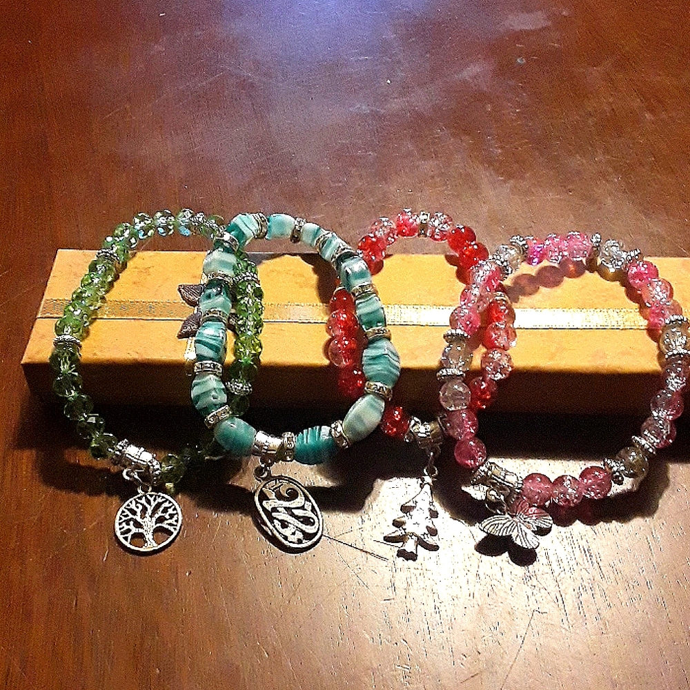 Elastic band bracelets